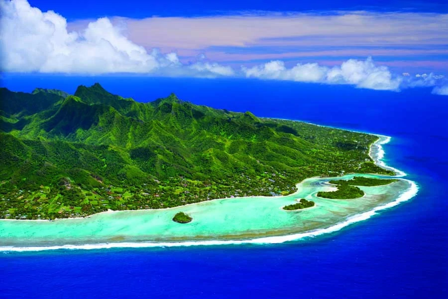 muri lagoon and rarotonga from the air. image cook islands tourism