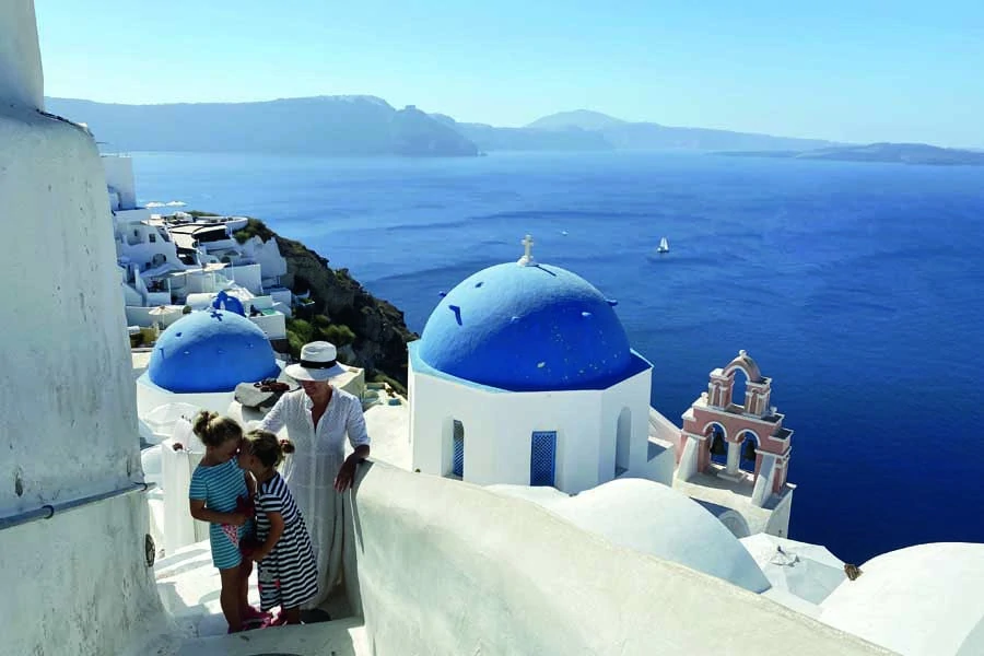 flip and the girls at oia in santorini