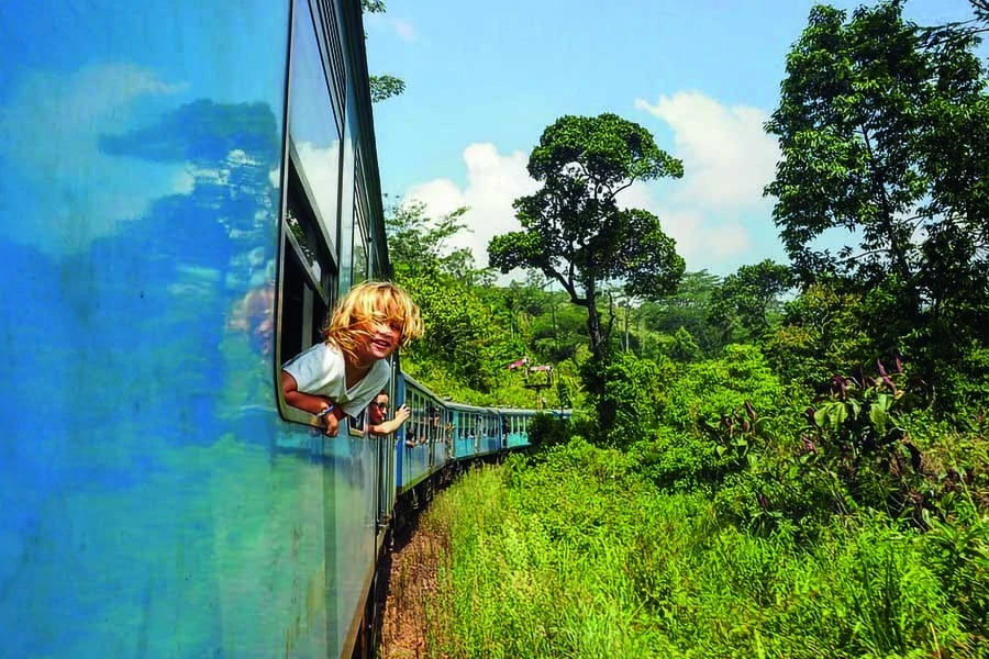 riding the blue train from kandy