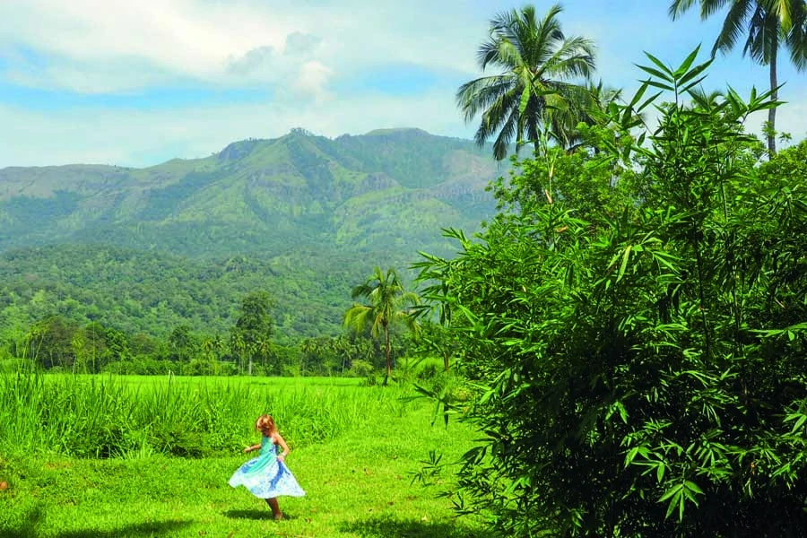 spinning in the green fields at jetwing kaduraketha in wellawaya