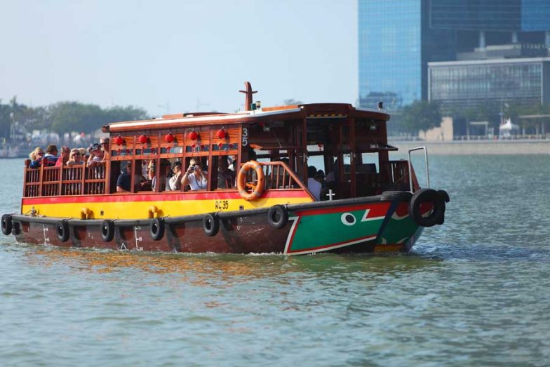 a singapore river cruise in a bumboat