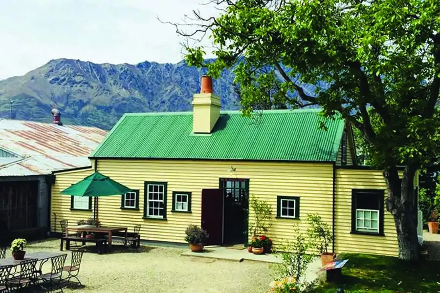 the boat shed cafe bistro in queenstown