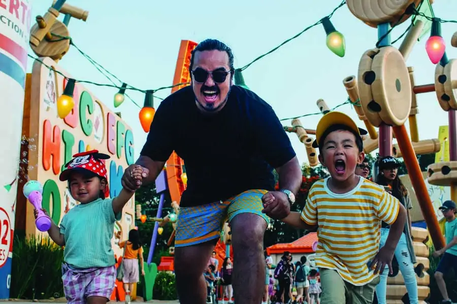 Adam Liaw and his kids in Hong Kong