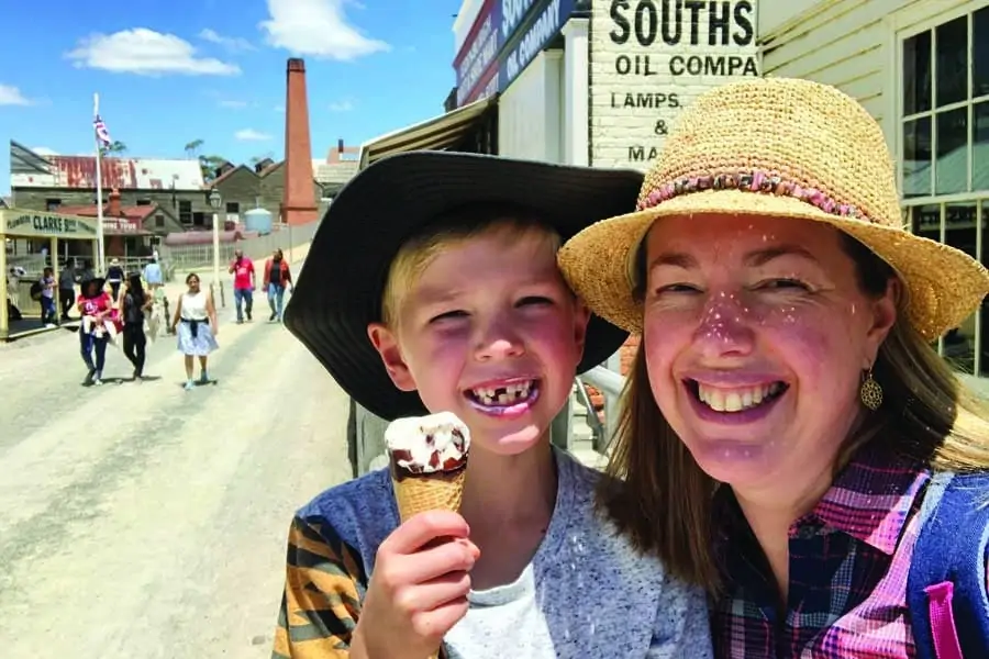 kari hunter and her son mitchell in bendigo