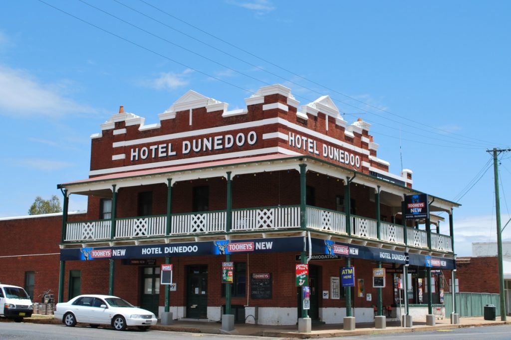 Hotel Dunedoo in Country NSW. Image Mattinbgn Wikimedia Commons licensed under CC BY SA 3.0
