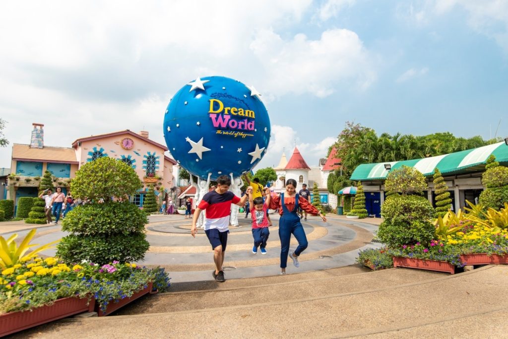 Dream World theme park is only a 90 minute drive from Bangkok. Copyright Tourism Authority of Thailand (TAT)