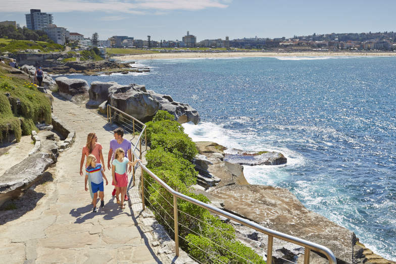 A family doing the Bondi to Bronte Walk. Image: Destination NSW
