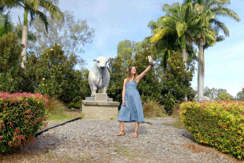 Selfie with a bull statue in Rockhampton