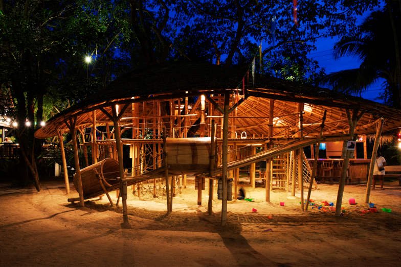 Triplets Eat & Play in Chiang Mai