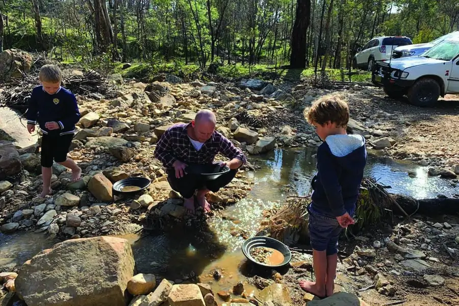 gold panning at hill end